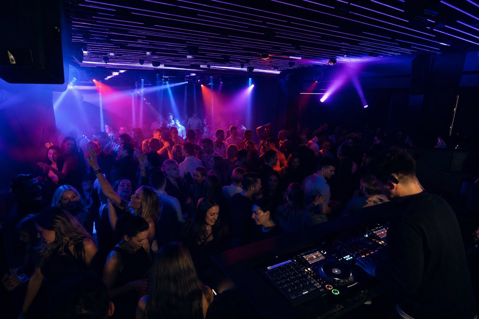 Agencja eventowa Augustów - stylowe afterparty firmowe z DJ-em i klubowym oświetleniem